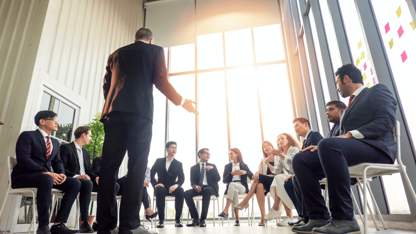 Desafios e benefícios de contratar funcionários