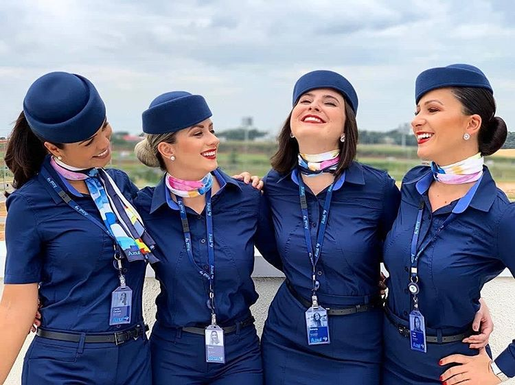 Dia da Aeromoça e do Comissário de Bordo: Segurança e Conforto nos Céus