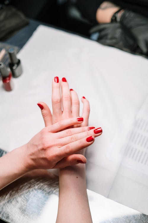 Esmaltes e ferramentas de manicure